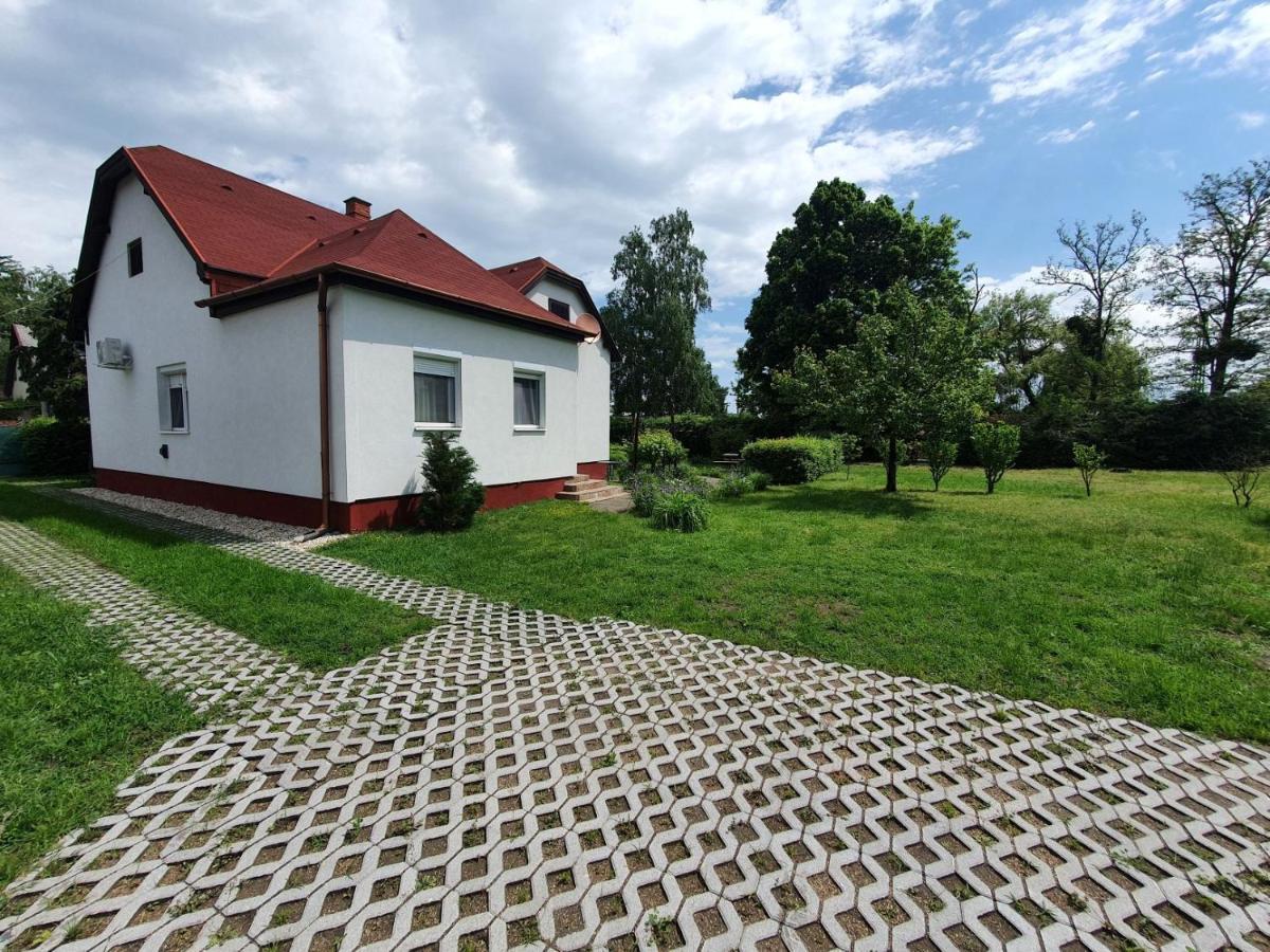 فيلا Fagreci Balatonmáriafürdő المظهر الخارجي الصورة
